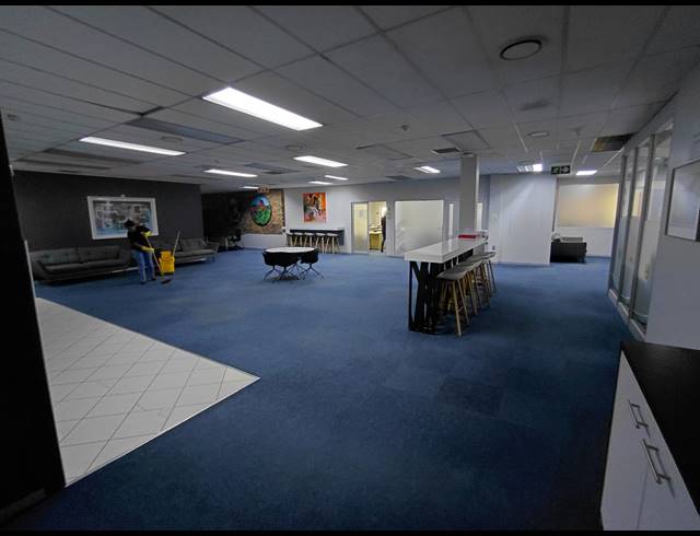 5,136M² OFFICE FOR SALE IN HALFWAY HOUSE